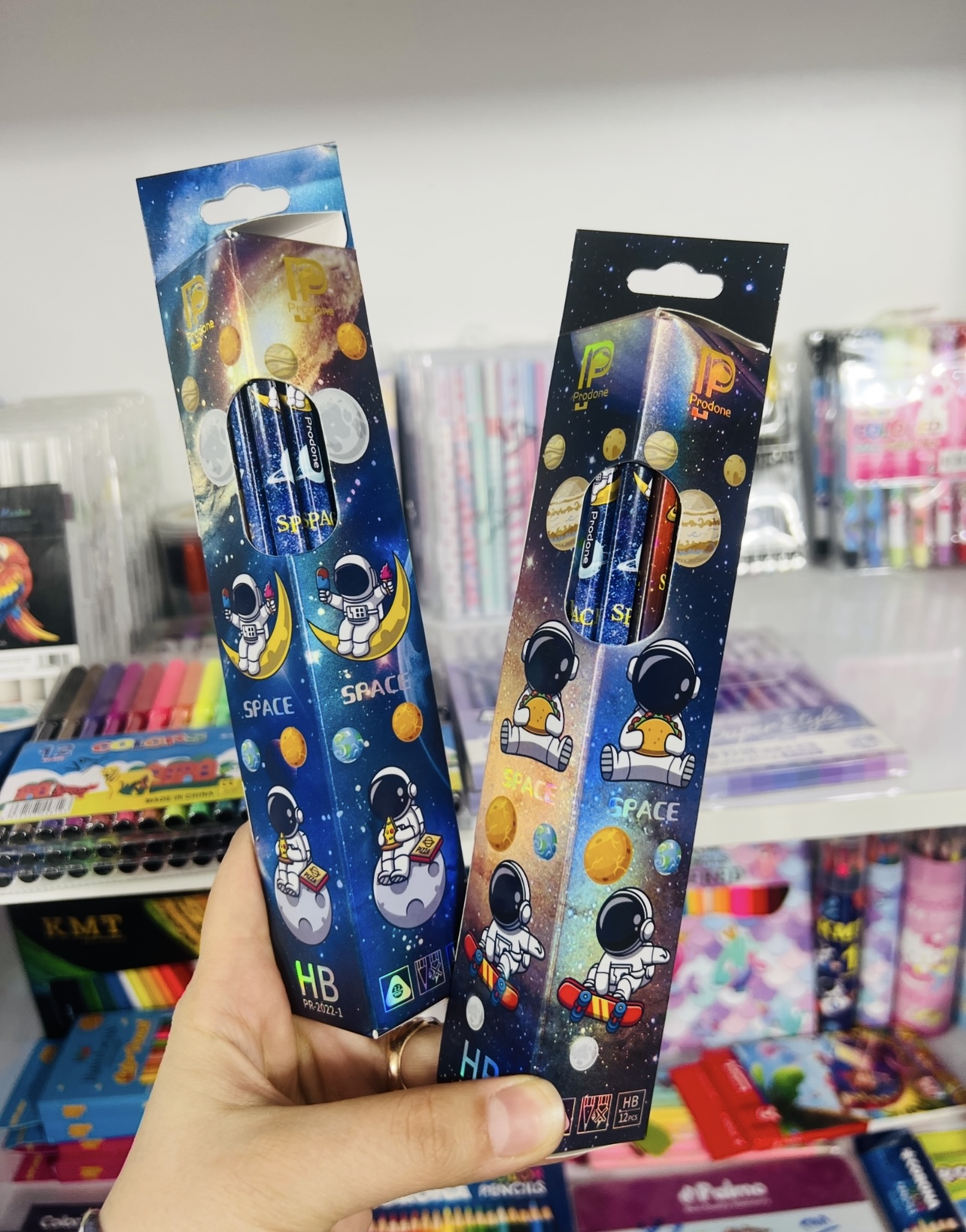 پک ۱۲ عددی مدادمشکی پاکن دار فضانورد ۳ وجهی(برند پرودون بسیار باکیفیت)